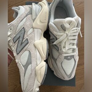 Unisex new balance 9060 suede pack color: sea salt Womens 7 1/2 men’s size 6